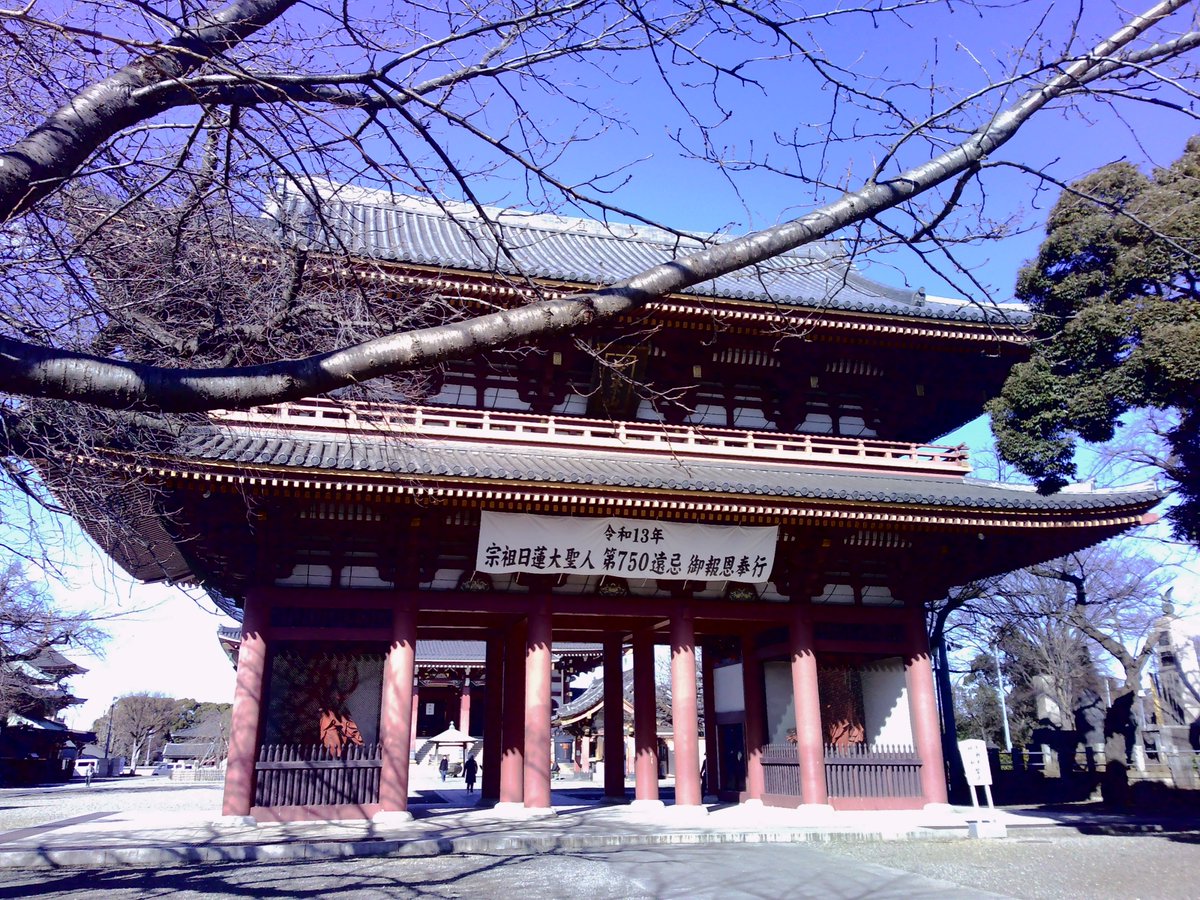 silkrenka's tweet photo. 狩野派の墓所の一部は東京の池上本門寺にあります！　永徳の子である狩野孝信、そして幕府の御用絵師となった狩野探幽などがこちらに眠っていますわ〜！ #豊臣兄弟 https://t.co/2JKL1rCpyI
