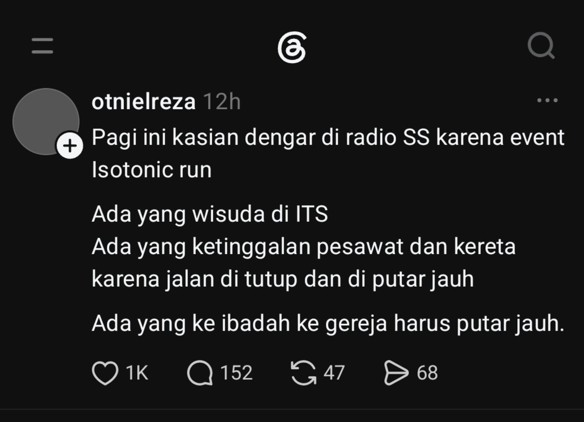 WidasSatyo's tweet photo. Merangkum sambatan warga Surabaya pagi ini yg harus ngalah sama pelari kalcer kekinian si paling pace 5. 😌 https://t.co/b4z2oYH21U