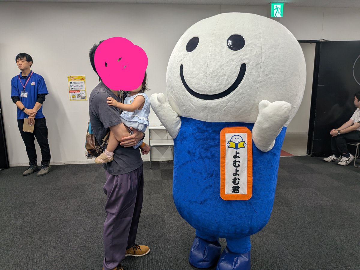 ringi0616's tweet photo. #BBGボドゲフリマ03
お疲れ様＆ありがとうございました🙇‍♀️
娘がイベントで頂いた袋のおかげでたくさん買えたヨ✌️(タカシさん、みなさん温かく見守ってくださりありがとうございました……！)
家帰って早速イベントには行けなかった息子達が白熱のブタミントン🐷
見た通りのボドゲ棚なので何とかせねば💦 https://t.co/sl8ioUQiRy