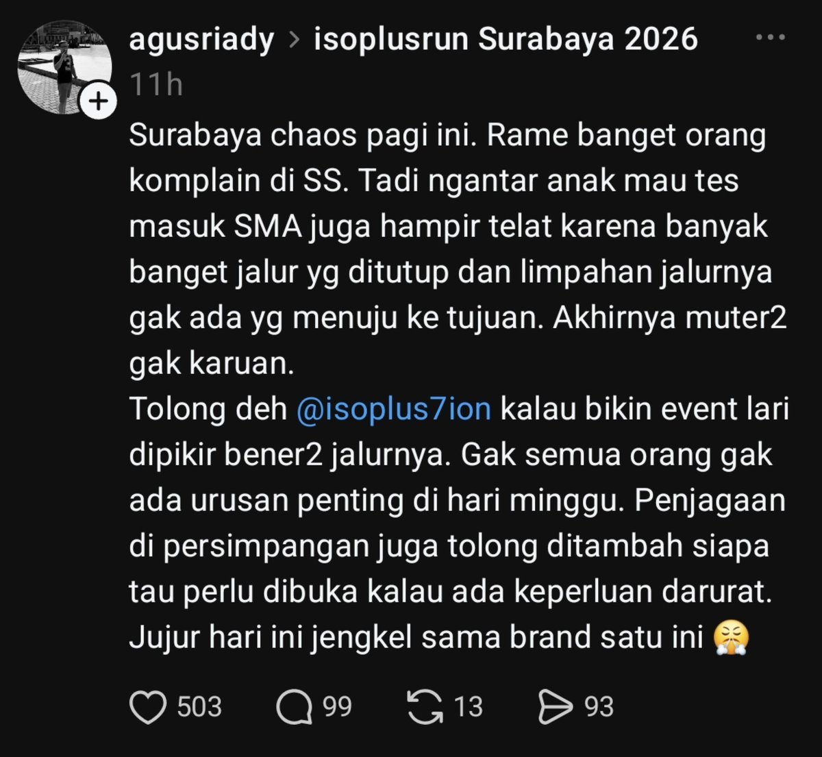 WidasSatyo's tweet photo. Merangkum sambatan warga Surabaya pagi ini yg harus ngalah sama pelari kalcer kekinian si paling pace 5. 😌 https://t.co/b4z2oYH21U