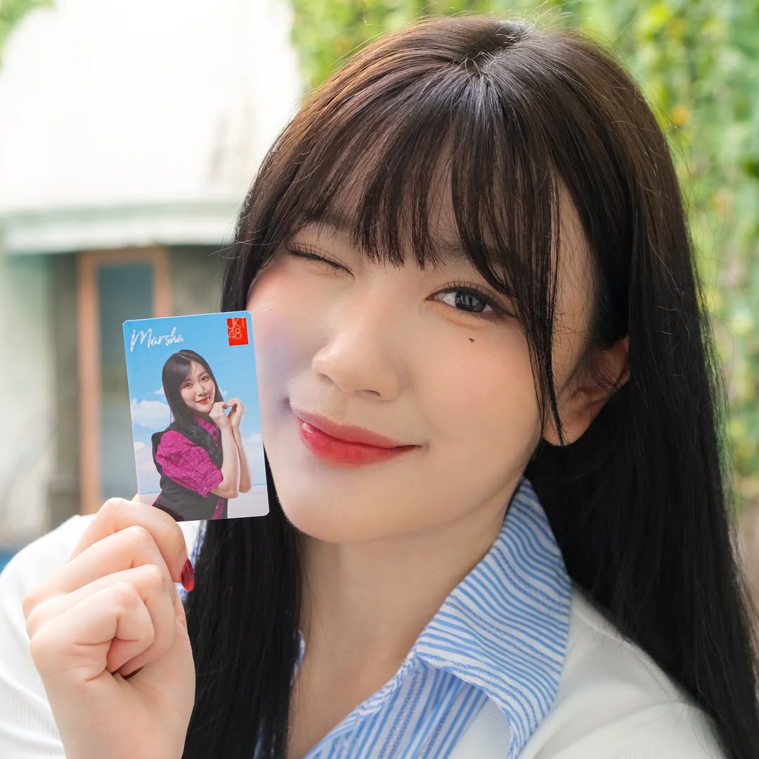 coppafeel0meb's tweet photo. Seri ke-3 dari photo card Tabungan Rencana 2.0 JKT48 sudah hadir! Mau coba dapatkan photo card eksklusif dari  dan JKT48? Cukup ikut program tabungan selama 12 bulan. Ada pilihan setoran bulanan dan hadiah merchandise yang beragam, seperti UV sticker... https://t.co/zV0RtyOJxl