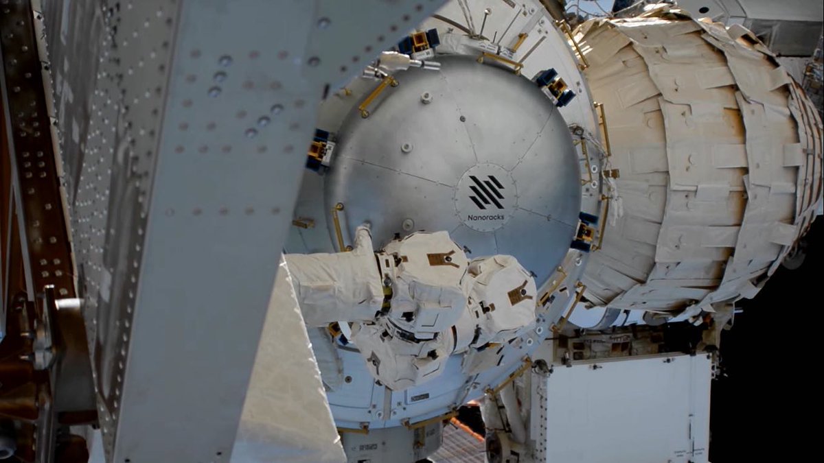 NanoracksSpace's tweet photo. We’ll be staring at this picture of the #BishopAirlock for the rest of time. https://t.co/W1kDx5CsK3