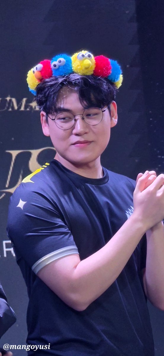gumayusinism's tweet photo. he big and he fluffy too https://t.co/rpLcbGPkBh
