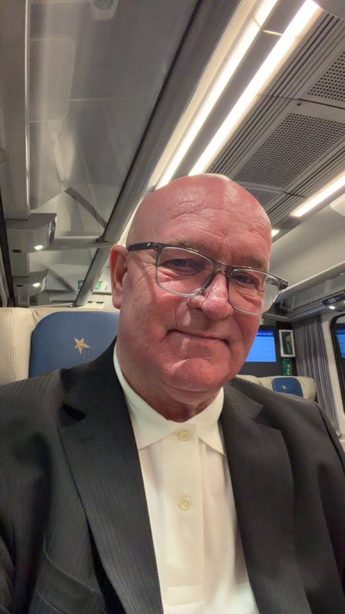 trioeddie's tweet photo. Heading downtown we to
Good old London Town https://t.co/T4EJL2jadm