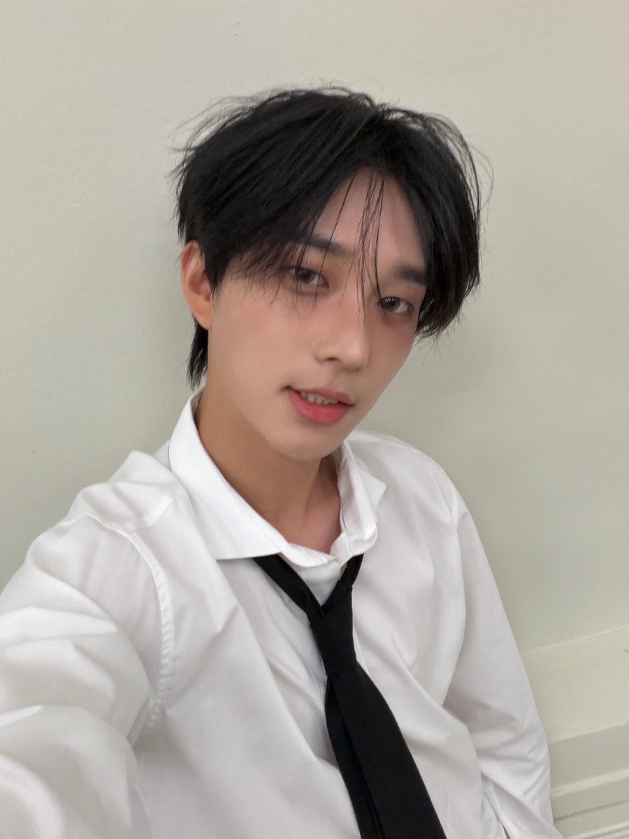 P1H_members's tweet photo. 3일동안 열심히 응원해준 피스!!! 감사합니다😀😀😀👉

#P1Harmony #THEO https://t.co/EaNNTmAcT2