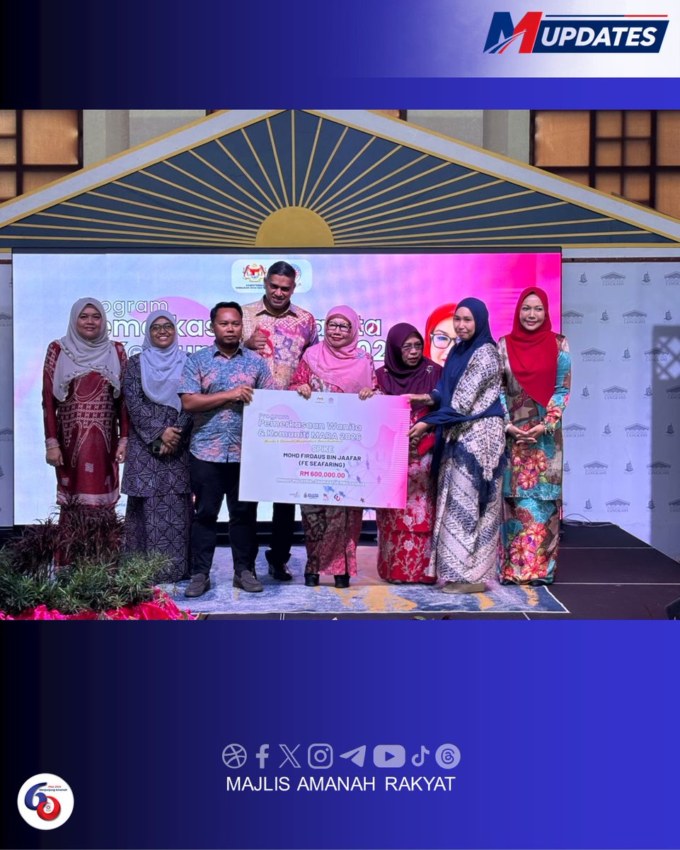 maragov's tweet photo. MARA SALUR RM1.07 JUTA, 4 USAHAWAN WANITA LANGKAWI TERIMA MANFAAT

LANGKAWI, 4 OKTOBER 2026 – Empat usahawan wanita di Langkawi menerima kemudahan berjumlah RM1.075 juta menerusi SPiKE, Pembiayaan Am dan DanaNITA MARA dalam usaha membantu mengembangkan perniagaan serta meningkatkan kapasiti mereka.

Penyerahan kemudahan berkenaan berlangsung sempena Program Pemerkasaan Wanita & Komuniti MARA 2026 Parlimen Langkawi yang dirasmikan oleh YB Senator Datuk Rosni binti Sohar, Ahli Dewan Negara dan Ahli Majlis MARA merangkap Pengerusi Program Pemerkasaan Wanita & Komuniti MARA di Kompleks Kraf, Langkawi, semalam.

Program tersebut menghimpunkan hampir 300 wanita daripada pelbagai latar belakang termasuk usahawan, suri rumah, ibu tunggal, penjawat awam dan komuniti setempat, dengan pengisian yang memberi tumpuan kepada pembangunan diri, keusahawanan, kepimpinan serta kesejahteraan komuniti.

Selain kemudahan pembiayaan, peserta turut didedahkan kepada ekosistem keusahawanan MARA termasuk peluang mendapatkan sokongan dalam aspek pendigitalan, persijilan dan latihan bagi membantu mereka meningkatkan keupayaan serta daya saing perniagaan.

Pengisian program turut merangkumi Bicara Inspirasi Ikon Usahawan Berjaya, Taklimat Ekosistem Keusahawanan MARA, Taklimat Keselamatan Angkatan Pertahanan Awam Malaysia (APM) Langkawi, pameran agensi, jualan usahawan wanita serta pelbagai aktiviti komuniti.

Dalam masa sama, manfaat program turut diperluas kepada komuniti setempat apabila seramai 20 penerima asnaf dari Langkawi menerima sumbangan wang tunai dan mesin kira-kira daripada Yayasan Pelajaran MARA dan Rural Capital Berhad (RCB), manakala 50 pelajar Sekolah Menengah Ayer Hangat turut menerima manfaat menerusi inisiatif tersebut.

Turut hadir, YBhg. Dato’ Hajah Norma binti Haji Awang, Ahli Lembaga Pengarah Yayasan Pelajaran MARA; Encik Abdul Halim bin Mohammad, Pengarah MARA Negeri Kedah; Puan Hisyam Suhaily binti Othman, Ahli Lembaga Pengarah MARA Incorporated Sdn. Bhd serta Puan Umi Kalsom binti Abd Mutalib, Wakil Penasihat GIATMARA Langkawi.

Inisiatif ini mencerminkan komitmen MARA dalam menyediakan akses kepada peluang dan sokongan yang dapat membantu wanita menjana pendapatan, mengembangkan perniagaan serta seterusnya memberi manfaat kepada keluarga dan komuniti.

#WeAreGenMARA #MerakyatkanMARA #AkuKasihMalaysia #HidupBiarBerjasa #MalaysiaMadani #UnifiedEntity #60TahunMARA #MenjunjungAmanah