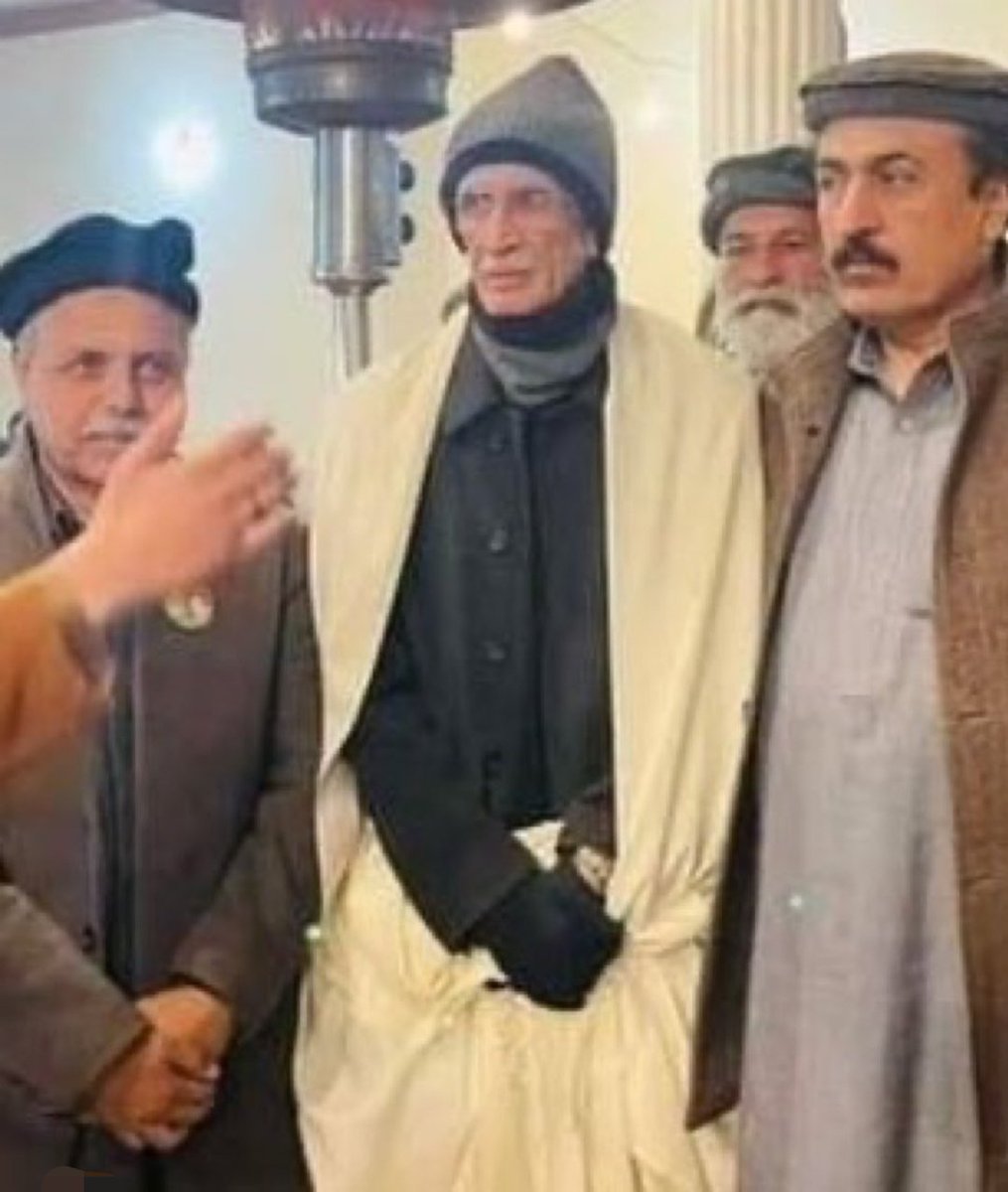 PehnDiSiri's tweet photo. پی ٹی آئی محسن نقوی پر ڈالنے کے لئے ایک لاش بھی ساتھ لے کر نکلی ہے https://t.co/kH9xBTvxP3