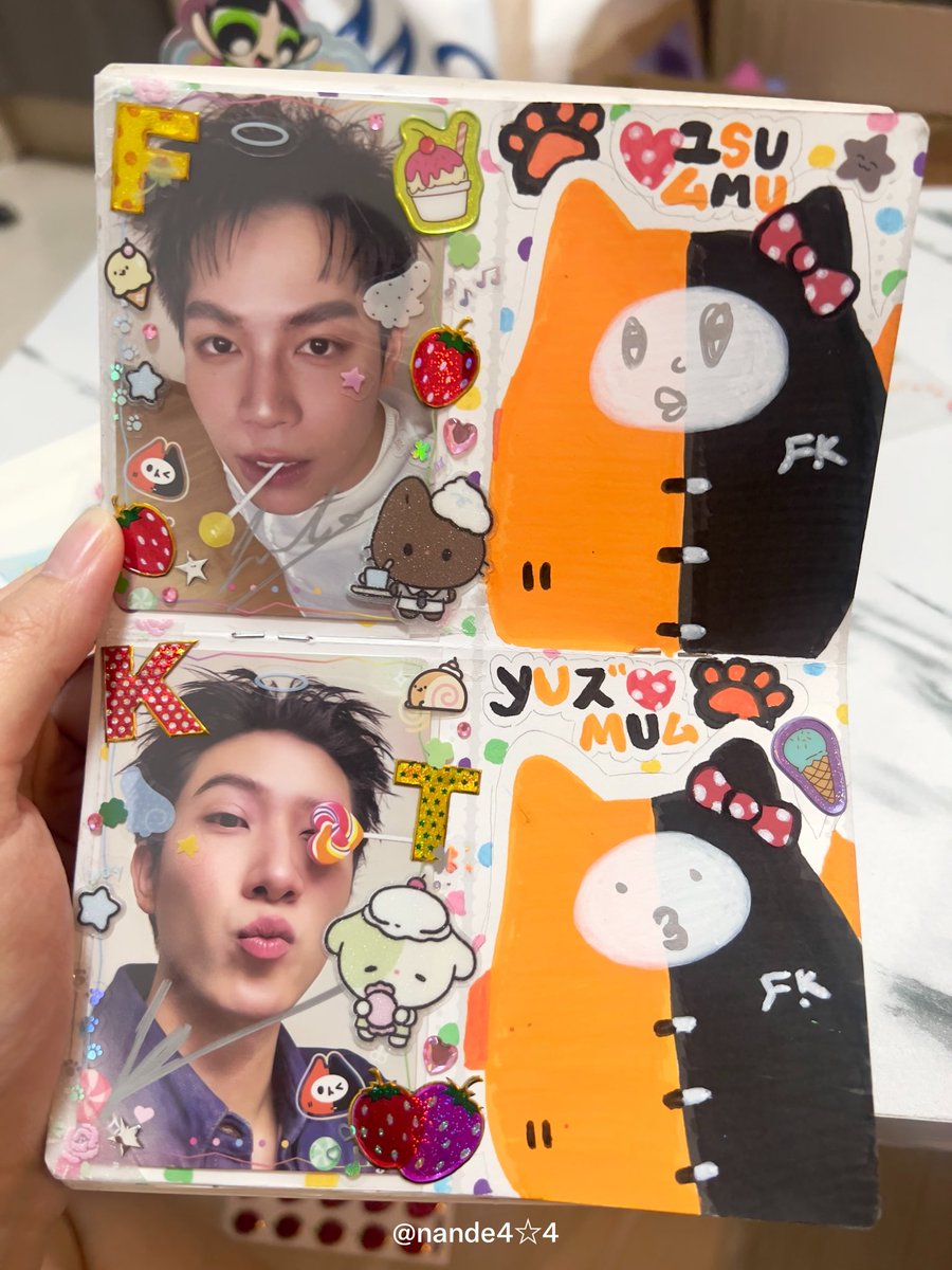 nande4O4's tweet photo. ถ้าพาสปอร์ตหลานเล่มนี้พ้มหายพ้มคงร้องไห้ขี้มูกโป่ง เขียนชื่อเขียนเบอร์ติดเล่มไว้แล้วประหนึ่งสมุดพก อยู่กับชั้น อย่าให้ไปไหนน้า https://t.co/xRhStlROOs