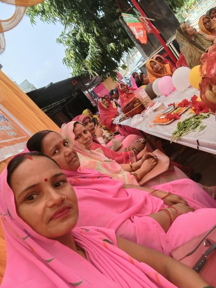 ICDSBAHRAICH01's tweet photo. सेवा, समर्पण और जन-जागरूकता! पोष�� माह के अंतर्गत पोषण अभियान, स्वास्थ्य गतिविधियां और आधुनिक कार्यप्रणाली हेतु मोबाइल वितरण संपन्न हुआ। इन सभी आयोजनों की मुख्य झलकियां वीडियो में साझा की जा रही हैं। अवश्य देखें। 👇
#सेवा_संकल्प #पोषण_अभियान https://t.co/BcVSUXOWvP