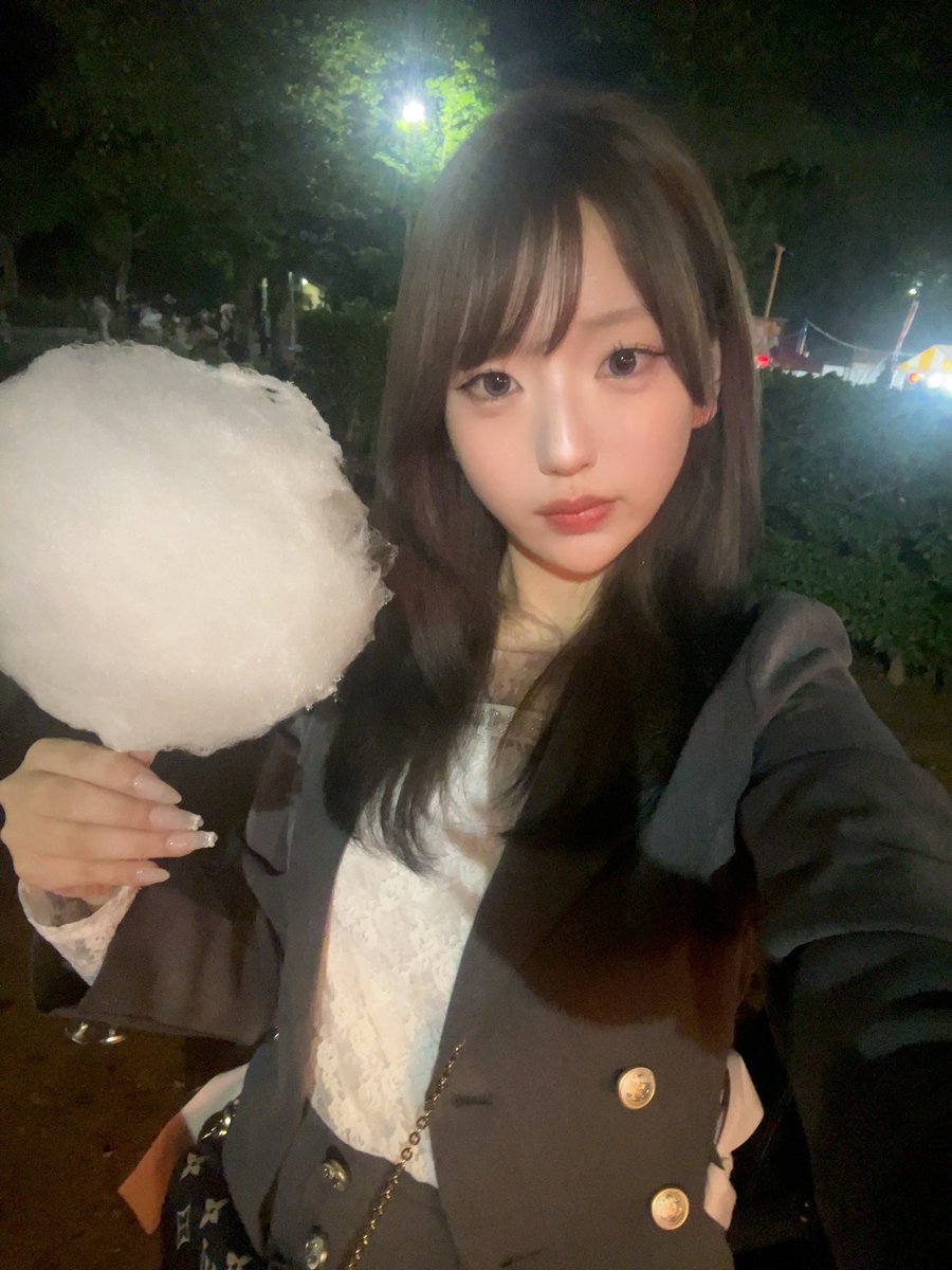 oxxvzs's tweet photo. 綿菓子食べる16歳 https://t.co/ZOKwqNVFzm