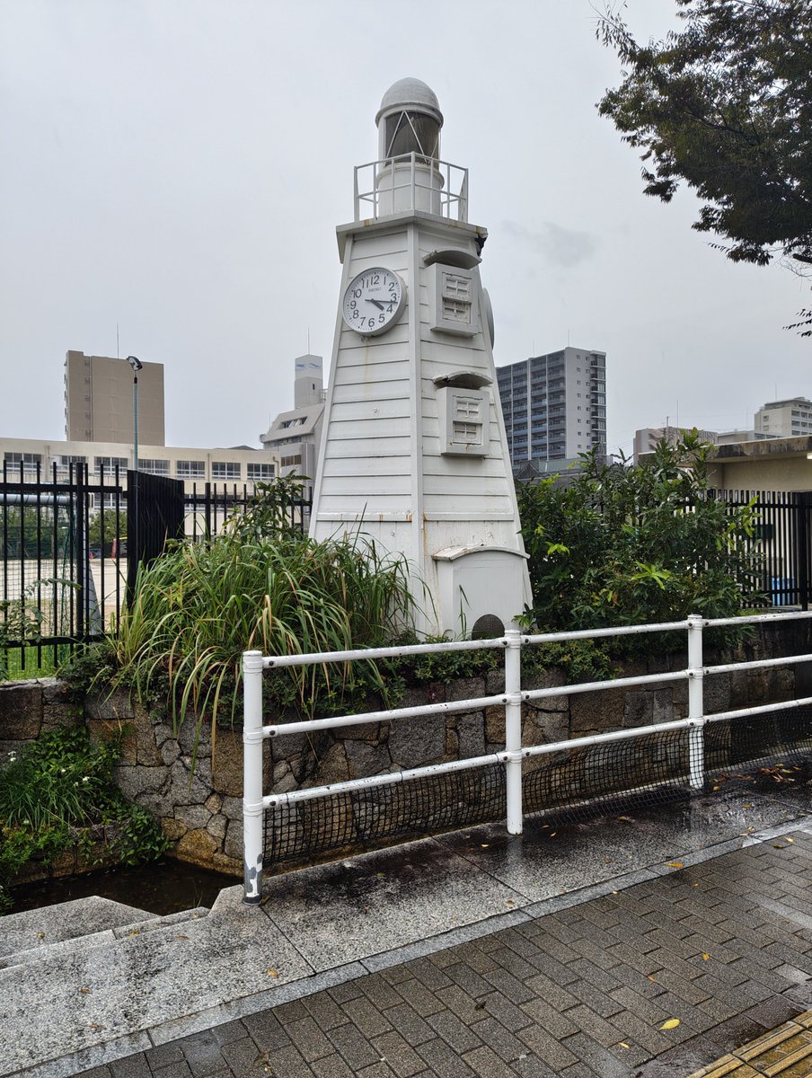sa0jt's tweet photo. 堺旧港

現存する日本最古の木造洋式灯台
市内移動中に近くの学校に灯台再現した時計台があり、伏線回収！という気持ちに https://t.co/R9UQE5SMZA