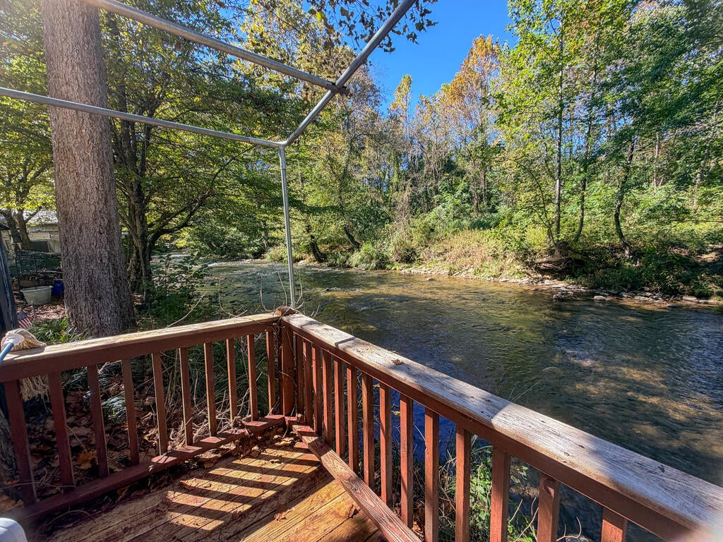 SellingtheMtns's tweet photo. #37 - 17 Old Soco Rd, Whittier, NC, 28789
1 bed | 1 bath
Active | 55000
https://t.co/HqsOl6EDbs
Your mountain getaway awaits! This adorable creekfront park model is tucked inside Great Smokey Mountain Campground &amp; RV Park and offers an affordable way to enjoy everything... https://t.co/sRiGR1wUIK