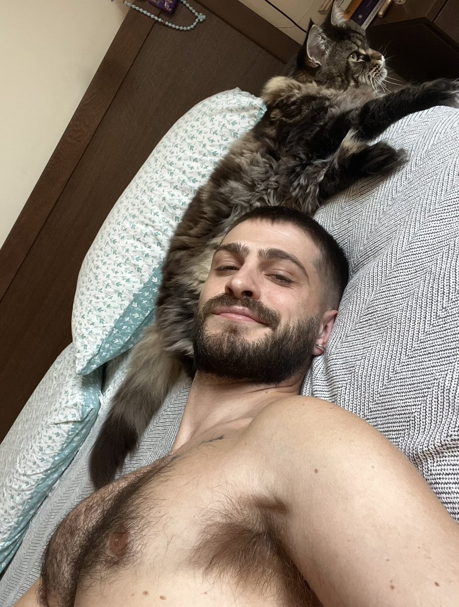 alessmatz's tweet photo. chi ha più pelo? https://t.co/cmCJCQZTkG