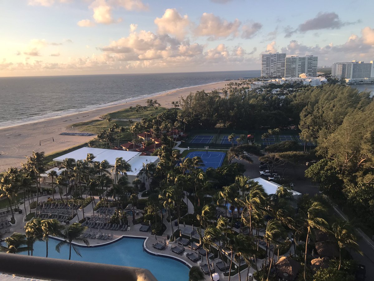 MattZylbert's tweet photo. #Week4 #Gameday #ChaseForHistory #ChoppingBlock #JacobTheGiant

Beeeeeauutiifuulll morning scenery to finish constructing the rest of this weekk’s NFL oovverrr/unnnderrrrr article

Bet is available on @sportsvestment app https://t.co/t1qcqQznma