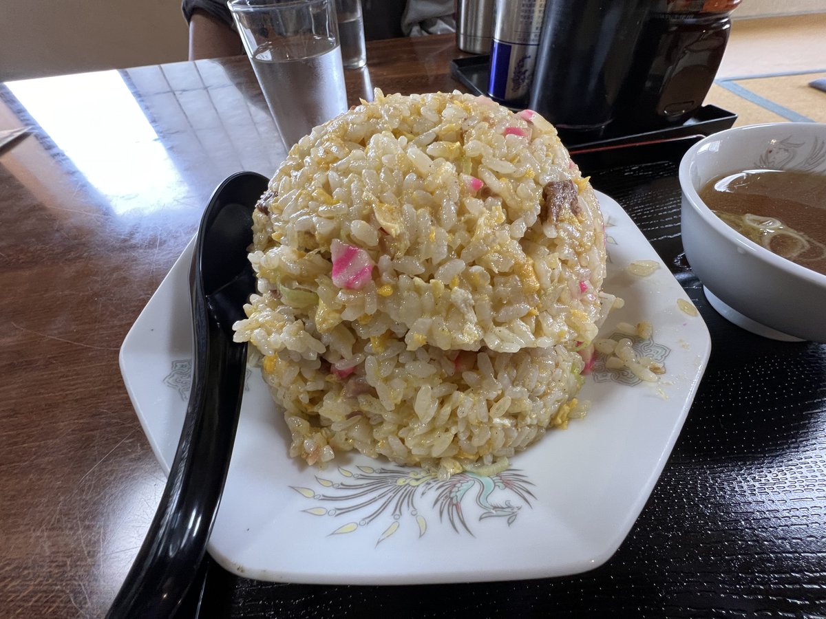 moorov00's tweet photo. 1人だとちょっと入りにくい雰囲気の店のチャーハンがいっちゃん美味い https://t.co/fWxMRYCx6b