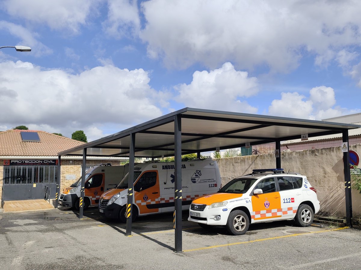 EmergenciaCV's tweet photo. 🟡 Aunque haya salido el Sol esta mañana, no nos podemos confiar. Activos para esta tarde avisos amarillos por #lluvia y #tormentas, de 15 a 24 horas.

🌧️ Aviso amarillo por lluvias intensas, con precipitaciones de 15 l/m2 a la hora.

⛈️ Aviso amarillo por tormentas, con posibilidad de granizo.

Nosotros mantenemos todos los medios como siempre listos para actuar en caso necesario.

ℹ️ Más información y consejos a tener en cuenta en las imágenes.

#FMA ⚠️