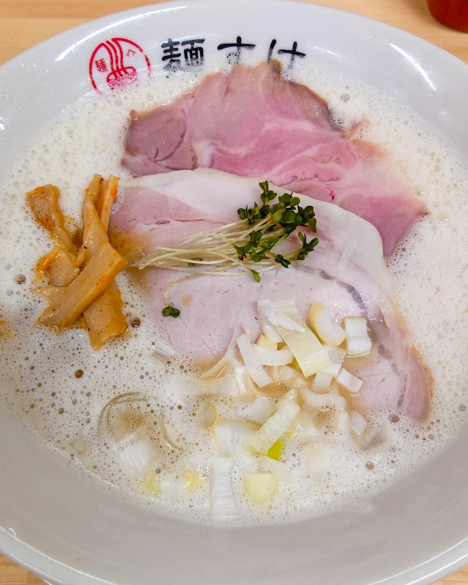 HARU_R110's tweet photo. 🍜 麺すけ

🗺️ 福岡県飯塚市堀池172-3 

☑️ 鶏白湯
 　 ⚠️気まぐれ麺
 　 ⚠️材料切れ次第終了
☑️ 焼飯

まだあった～🙌
ミルキータッチの濃厚鶏白湯👍 https://t.co/l60WUReMfW