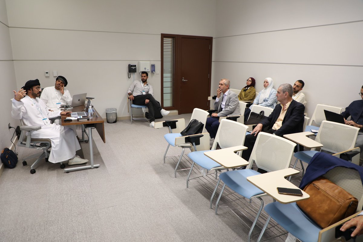 ArabCenter_ar's tweet photo. 🔴 صور من فعاليات الجلسة السابعة من أعمال #مؤتمر_طلبة_الدكتوراه - الدورة الخامسة:

• سلطان البيماني: يقدّم مشروعه البحثي: "أدوات الدبلوماسية الناعمة في سلطنة عُمان: رؤية نظرية وتطبيقات ثقافية". المعقب: سعيد سلطان الهاشمي.

• بسمة سلطان: تقدّم مشروعها البحثي: "الشرعية المشروطة: رائدات الأعمال من ذوات الأصول العرقية المتنوعة وحدود الوصول البنيوي إلى منظومة ريادة الأعمال في كندا". المعقب: ربيعة نجيب.

• مرتضى الأمين: يقدّم مشروعه البحثي: "حين تتحدى الكفاءة اللامساواة وتبررها: التفاعل بين الاعتقاد بالكفاءة وأنماط اللامساواة". المعقب: جاد شعبان.

• خالد العصيمي: يقدّم مشروعه البحثي: "من الضحية إلى الفاعلية: دور النساء اليمنيات النازحات في التحول الثقافي". المعقب: عبد الله مجيد.

• غادة غزال: تقدّم مشروعها البحثي: "نظم القرآن وتأويل بنية السورة: دراسة مقارنة بين أمين أحسن إصلاحي وميشيل كايبرس". المعقب: زهية جويرو.

#مؤتمر_طلبة_الدكتوراه_العرب_الخامس