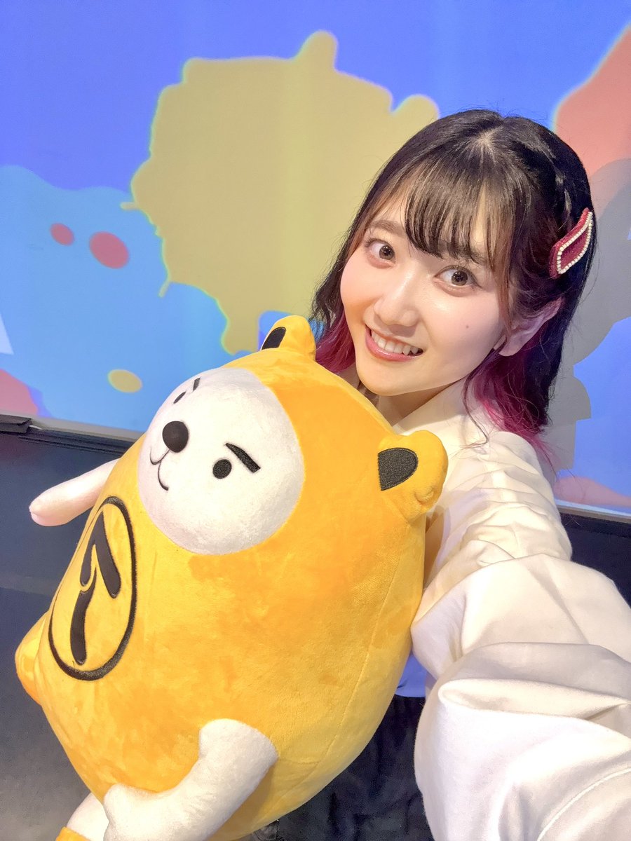 a_yabushima's tweet photo. #薮島朱音がYATTEKURU
ありがとうございました〜！！
2部とも、本当に楽しすぎてずっと笑ってました🤣
棚からぼたもち、ハーバー、みんなが犬になったり…。
アドレナリン出すぎて最高でした！
ギャンブラーの才能あるんでしょうか…笑
あやにBINGOゲームは助けられました✌️

ぎおん太鼓、美味しすぎます🥰
また北九州に来れますように…！！✨️
#あるあるCity