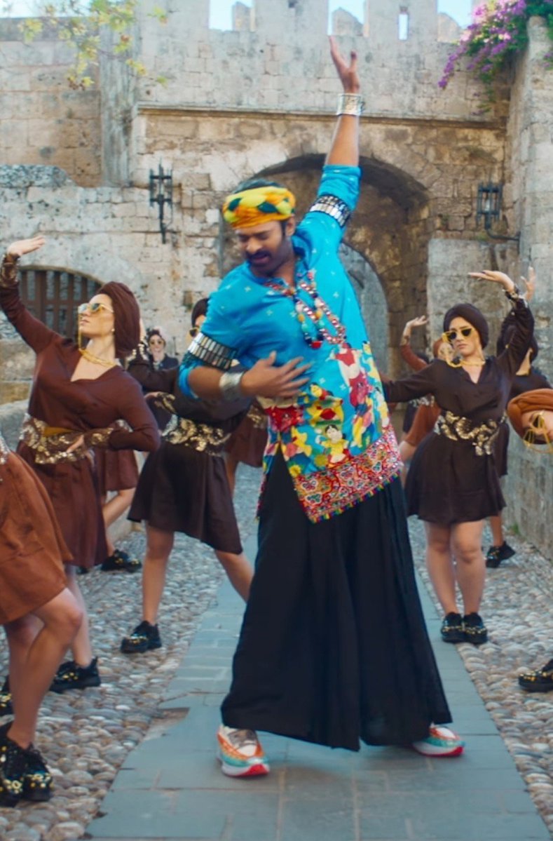 nikyendukuraa's tweet photo. Fraud nakodaka Luccha nakodaka
Koxxa nakodaka Yerrihuk nakodaka 

Ivi asalu love song lo use chese costumes ah ra adukku tenge nakodaka @DirectorMaruthi https://t.co/2Ityq49GuR