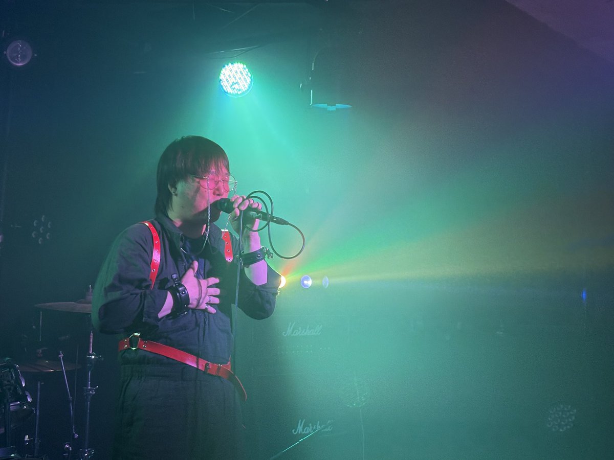 ABS_info_'s tweet photo. <ABS NewAge vol.8>

残すところ4組ーっ！

次は次はーっ？？
赫ｰせきｰさん‼️

素敵なオリジナル曲を沢山披露中♪
飛んだり手を振ったり、終盤に向けて会場内盛り上がっておりますよ〜⸜(*´꒳`*)⸝

 #ABS https://t.co/zwaXF5grLY