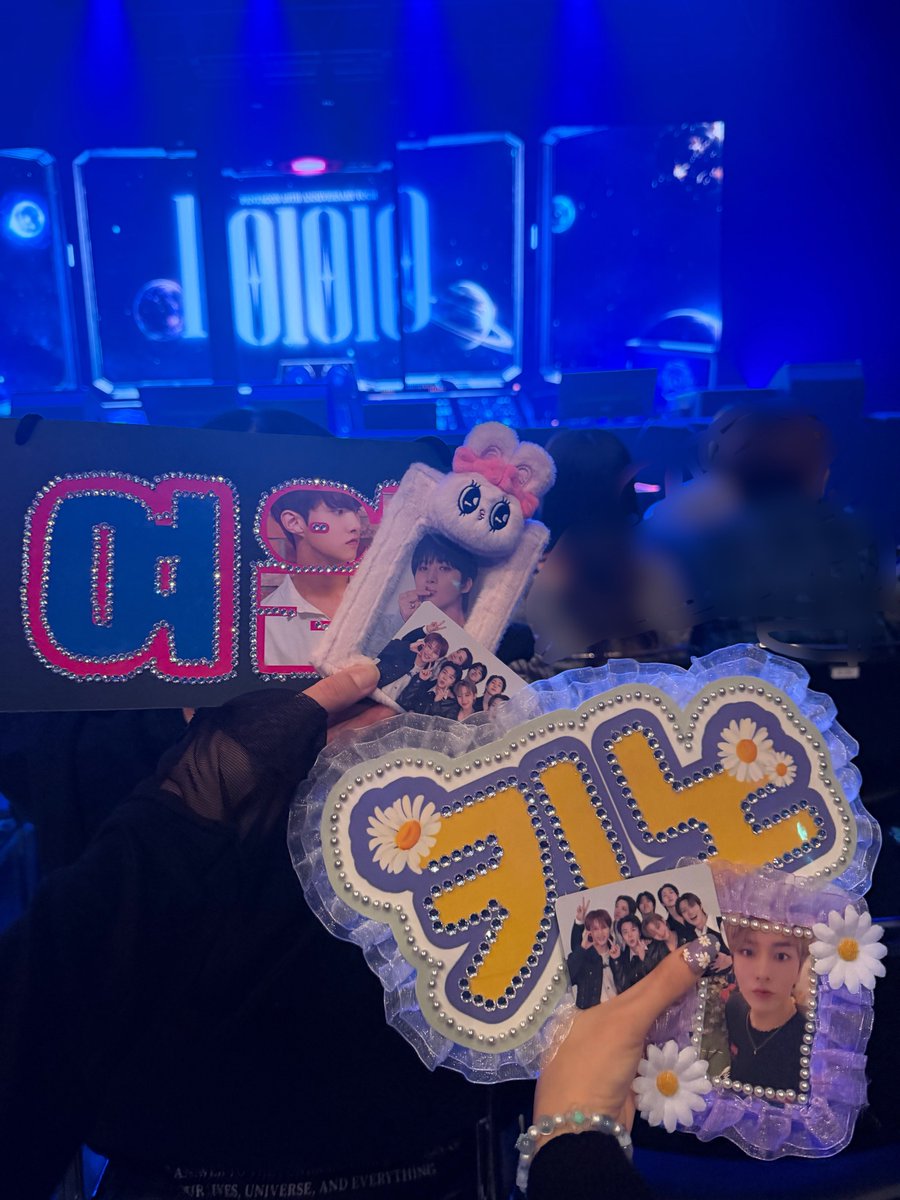 yui828HUI's tweet photo. 今年初。1公演しか行けなかったけど本当にまたグループ活動してくれる日がくるなんて夢みたいな一日だった｡ちゃんと約束守ってくれるPENTAGONがあり続けてくれる限りユニボスでいようと思った https://t.co/ENB5GCbbAG