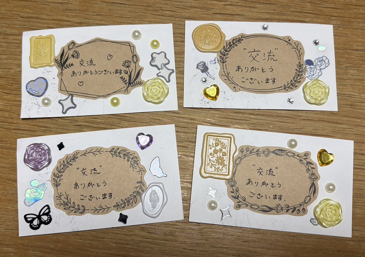 amane_10_6's tweet photo. コスイベ用の名刺ずっと無かったから欲しいな〜って思ってたけど、金欠すぎて自作✂️
シール可愛すぎてペタペタしてたら、気づいたらめちゃくちゃデコってた
ちょっとやりすぎた感 まあ可愛かったらいいかぁ
絶対名刺ケースには入らなさそう https://t.co/UCHqusAeX3