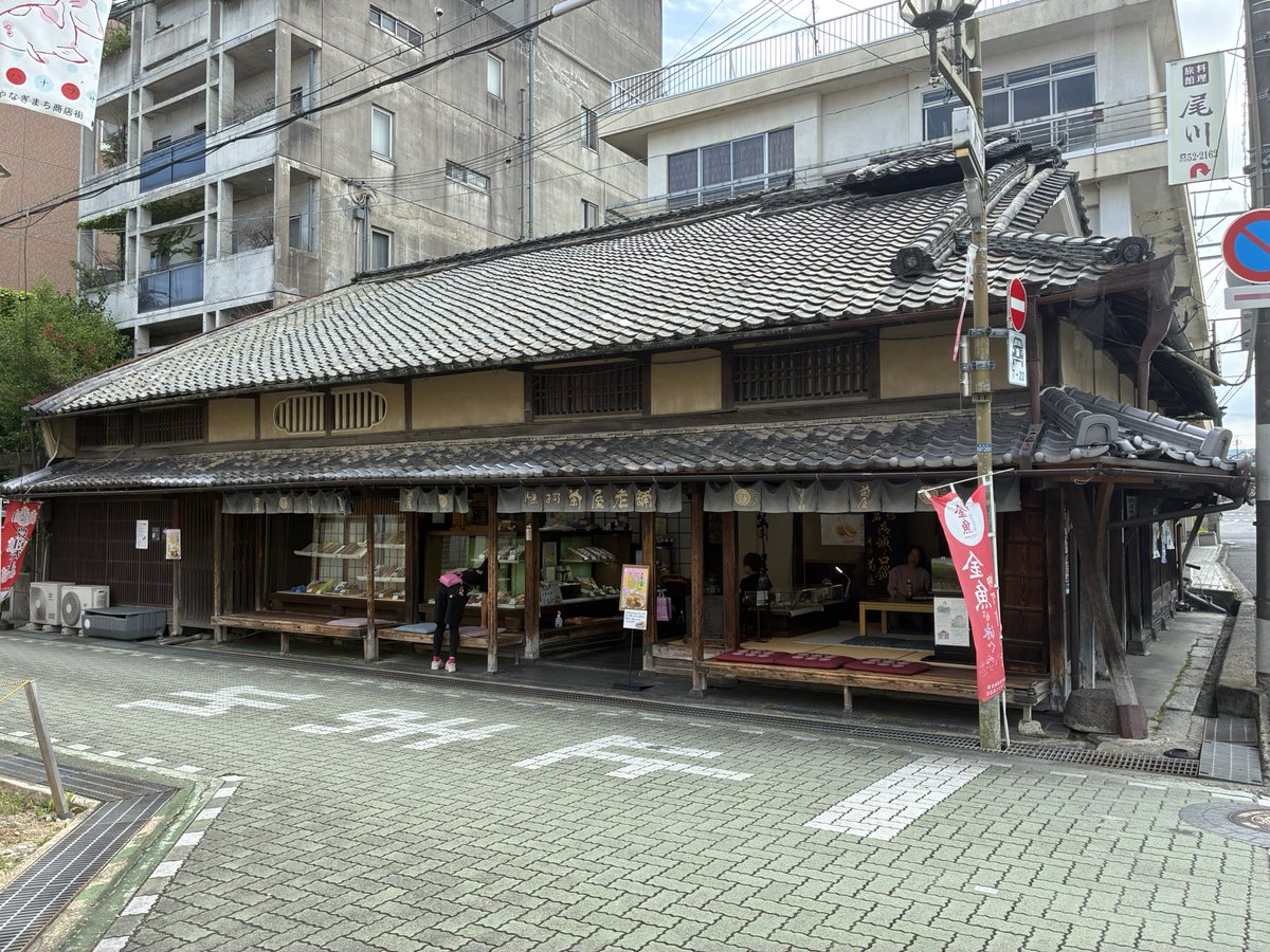 torikakinari's tweet photo. 大和郡山に移転した商いの１つに本家菊屋さん
ルーツはどこかわからないが、鎌倉時代末期〜室町時代初期からの創業らしい

兄 秀吉を茶会でもてなすために開発した鶯餅発祥の地でもあるので、大和郡山市に行ったら是非
※御城之口餅の名前で販売

#豊臣兄弟 https://t.co/Ahna2t71Rp