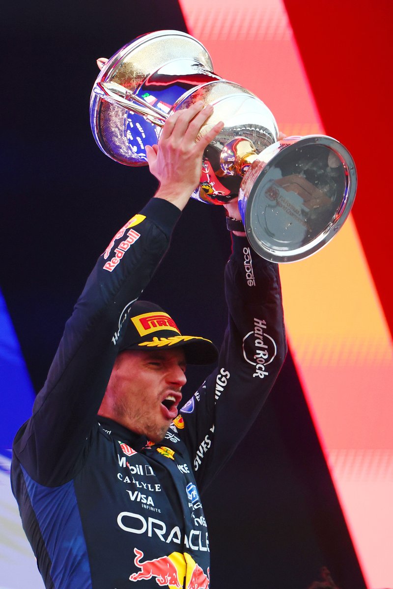 redbullmotorJP's tweet photo. 【バーレーンGP 決勝暫定結果🇲🇾】

優勝 マックス・フェルスタッペン🏆
5位 アイザック・ハジャー
7位 リアム・ローソン
10位 アービッド・リンドブラッド

雨に翻弄されたセパンでマックスが今季初優勝✨
ハジャーも5位入賞し、
レーシングブルズもダブル入賞で
4人全員がポイント獲得👏

待ち詫びたこの瞬間が遂に来たッーーー！
熱い熱い応援をありがとうございました🪽
