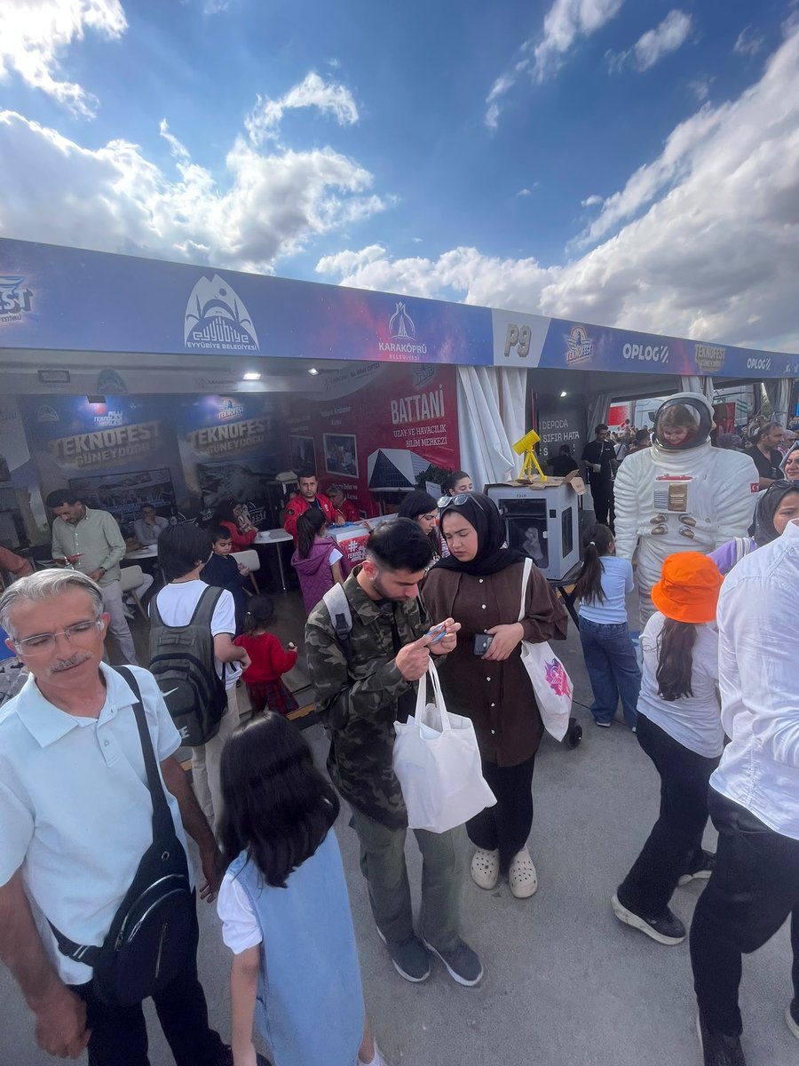 Karakoprubel's tweet photo. #TEKNOFEST’te son günümüz ama enerjimiz hâlâ zirvede! ⚡🚀

📍GAP Havalimanı 

Standımızda misafirlerimizi ağırlamaya ve bu büyük heyecanı birlikte yaşamaya devam ediyoruz.

#Şanlıurfa #Karaköprü https://t.co/B9lPdIkMaL