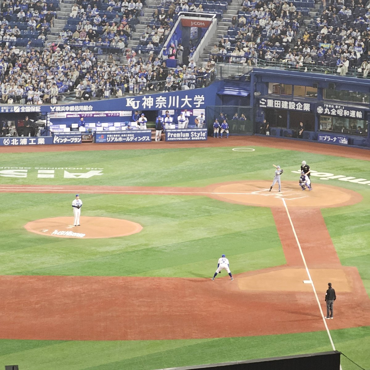 OnDeathandDying's tweet photo. 野毛からハマスタへ https://t.co/OXPLycdKdk