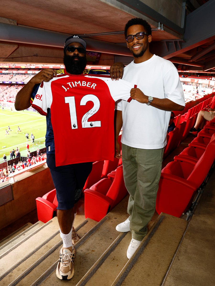 Arsenal's tweet photo. Sep 5th - Declan Rice is presented his Player of the Year award by a group of young Arsenal in the Community members.

Sep 6th - Kai and Martin fire us to a home victory over Chelsea.

Sep 6th - Jurrien Timber meets up with NBA star James Harden in N5. https://t.co/DMxizXuEJk