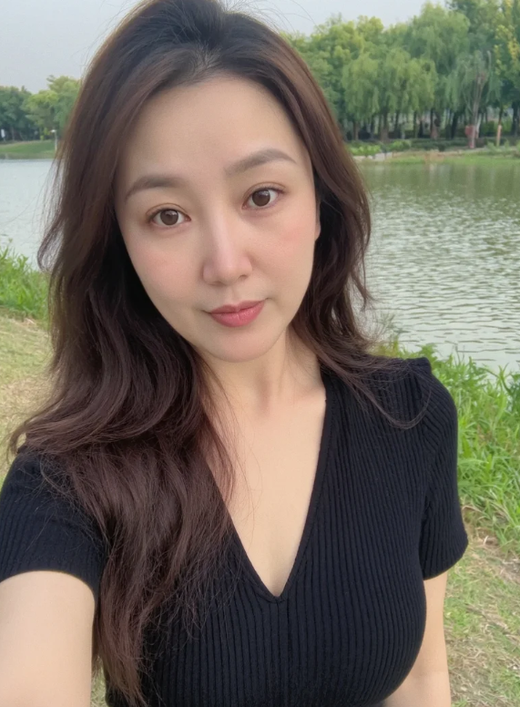 rvlodwal's tweet photo. 听说你特别想约我？
有没有喜欢阿姨的呀～ https://t.co/IR5Tt5ML7g
