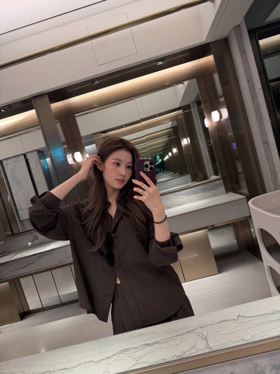 Reedhamancy's tweet photo. ˖ ݁♬⋆.˚𝄞 mirror selfie mandatory. Anyway, hello, new peeps. Lucky to have you here as my new moots. I go by the name Judith. https://t.co/OaMfaauRKw