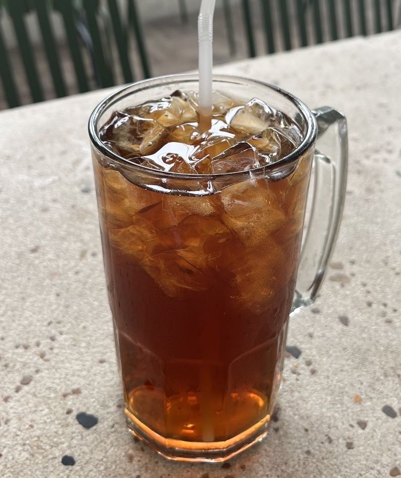 hopefulhob's tweet photo. kalian sekarang lebih butuh es kopi atau es teh? 🥤 https://t.co/6MEgGoeI6H