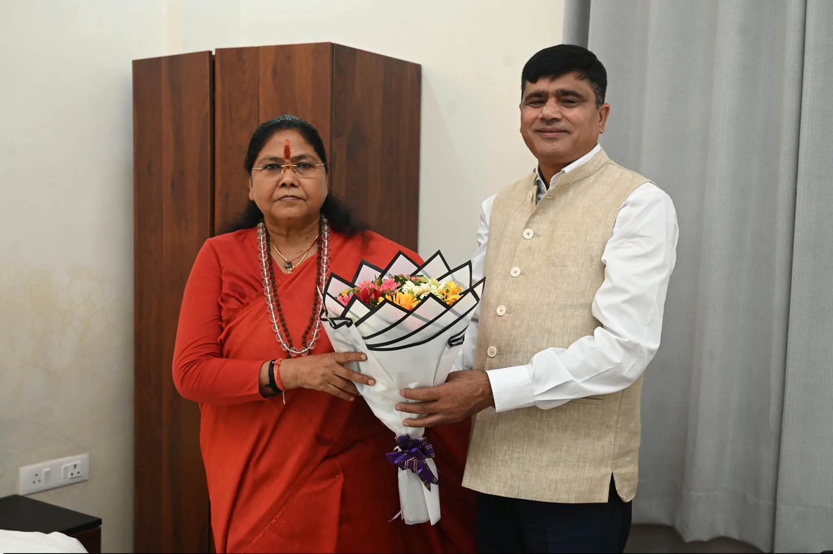 NCBC_INDIA's tweet photo. देहरादून में राष्ट्रीय पिछड़ा वर्ग आयोग की माननीय अध्यक्ष साध्वी निरंजन ज्योति जी के आगमन पर उत्तराखंड पिछड़ा वर्ग कल्याण परिषद के उपाध्यक्ष श्री सुनील सैनी जी समेत पिछड़ा वर्ग संगठनों के पदाधिकारियों ने आत्मीय स्वागत किया। https://t.co/IQmfpzlUfH