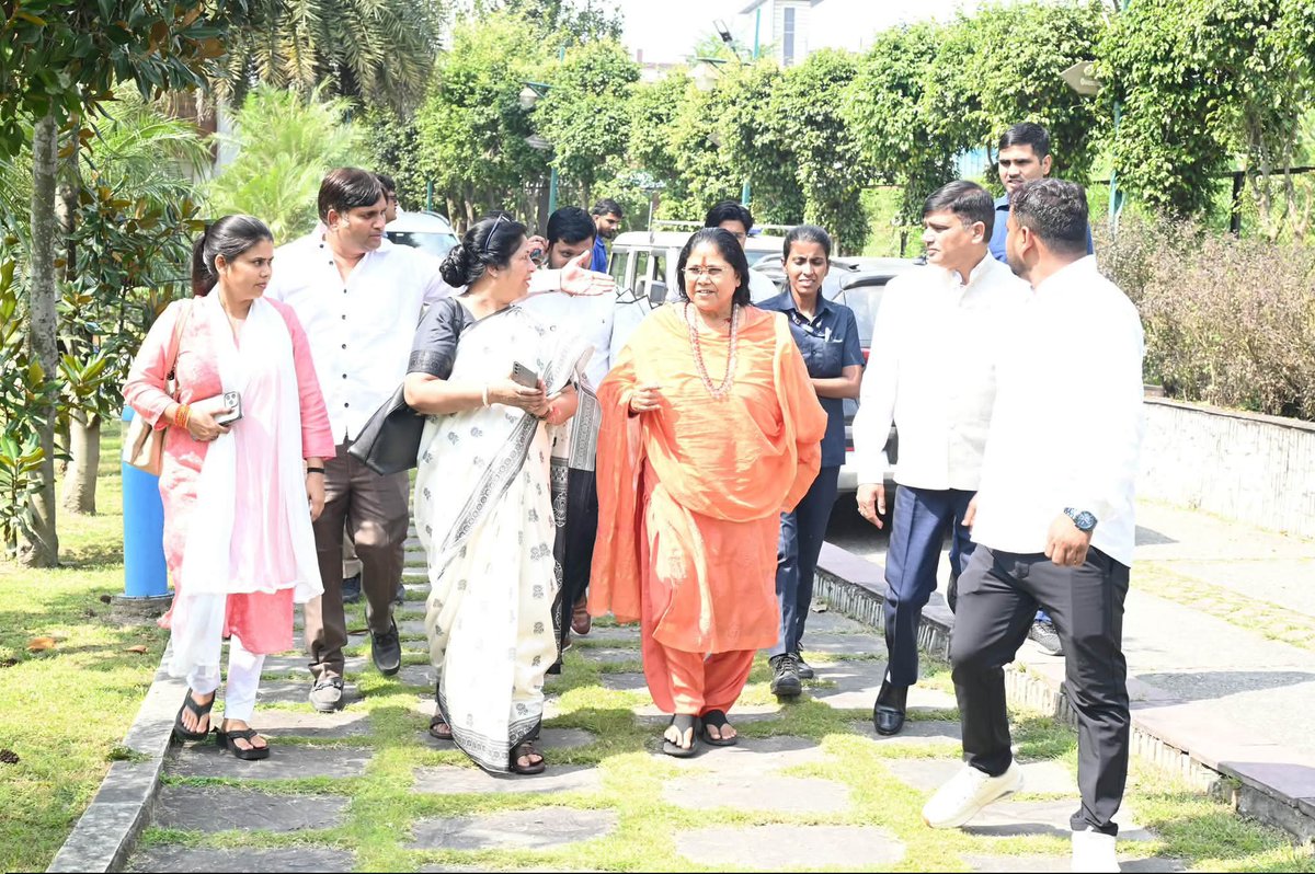 NCBC_INDIA's tweet photo. देहरादून में राष्ट्रीय पिछड़ा वर्ग आयोग की माननीय अध्यक्ष साध्वी निरंजन ज्योति जी के आगमन पर उत्तराखंड पिछड़ा वर्ग कल्याण परिषद के उपाध्यक्ष श्री सुनील सैनी जी समेत पिछड़ा वर्ग संगठनों के पदाधिकारियों ने आत्मीय स्वागत किया। https://t.co/IQmfpzlUfH
