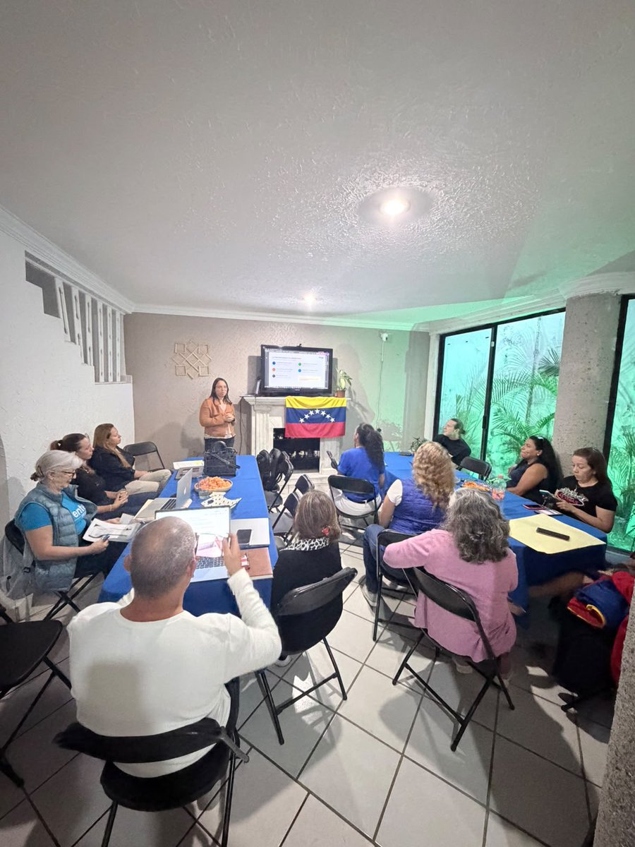 VenteMexico's tweet photo. La libertad se construye organizándonos. 🇻🇪🇲🇽

Vente Querétaro realizó su segundo café pilares vente esta semana, los Pilares Vente son el espacio para conectar con nuestra gente y sumar voluntades, dentro y fuera de nuestras fronteras.

¿Vives en Querétaro? Súmate. https://t.co/XdUDPqTC3I