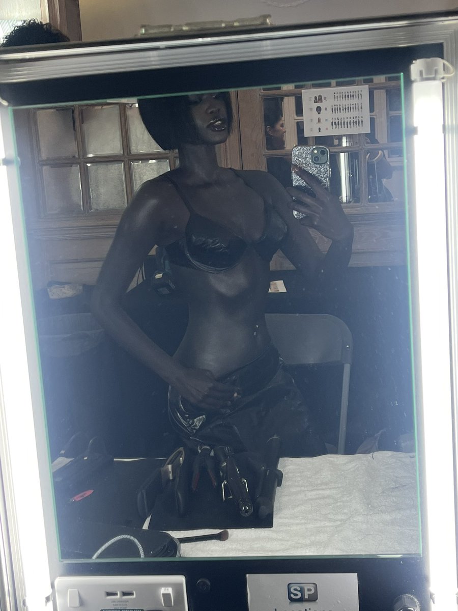 Nwiew_'s tweet photo. Mowalola 🖤💋 https://t.co/9ZyUmREVQC
