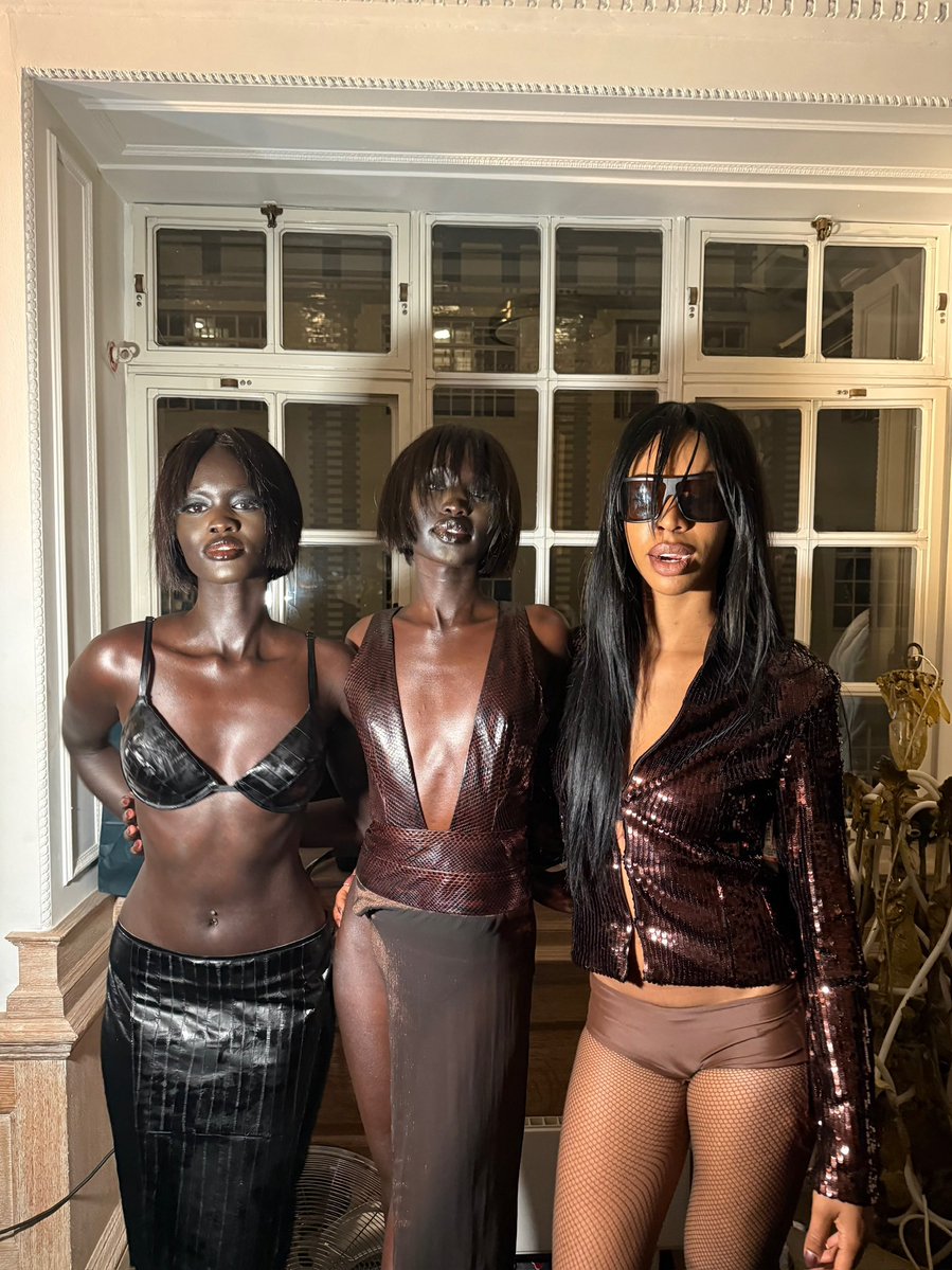 Nwiew_'s tweet photo. Mowalola 🖤💋 https://t.co/9ZyUmREVQC
