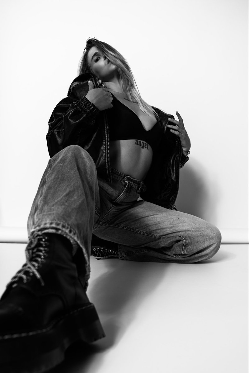 josiixfour's tweet photo. 🙈🍑
Black and white 📸 https://t.co/pjmDnU8DvZ