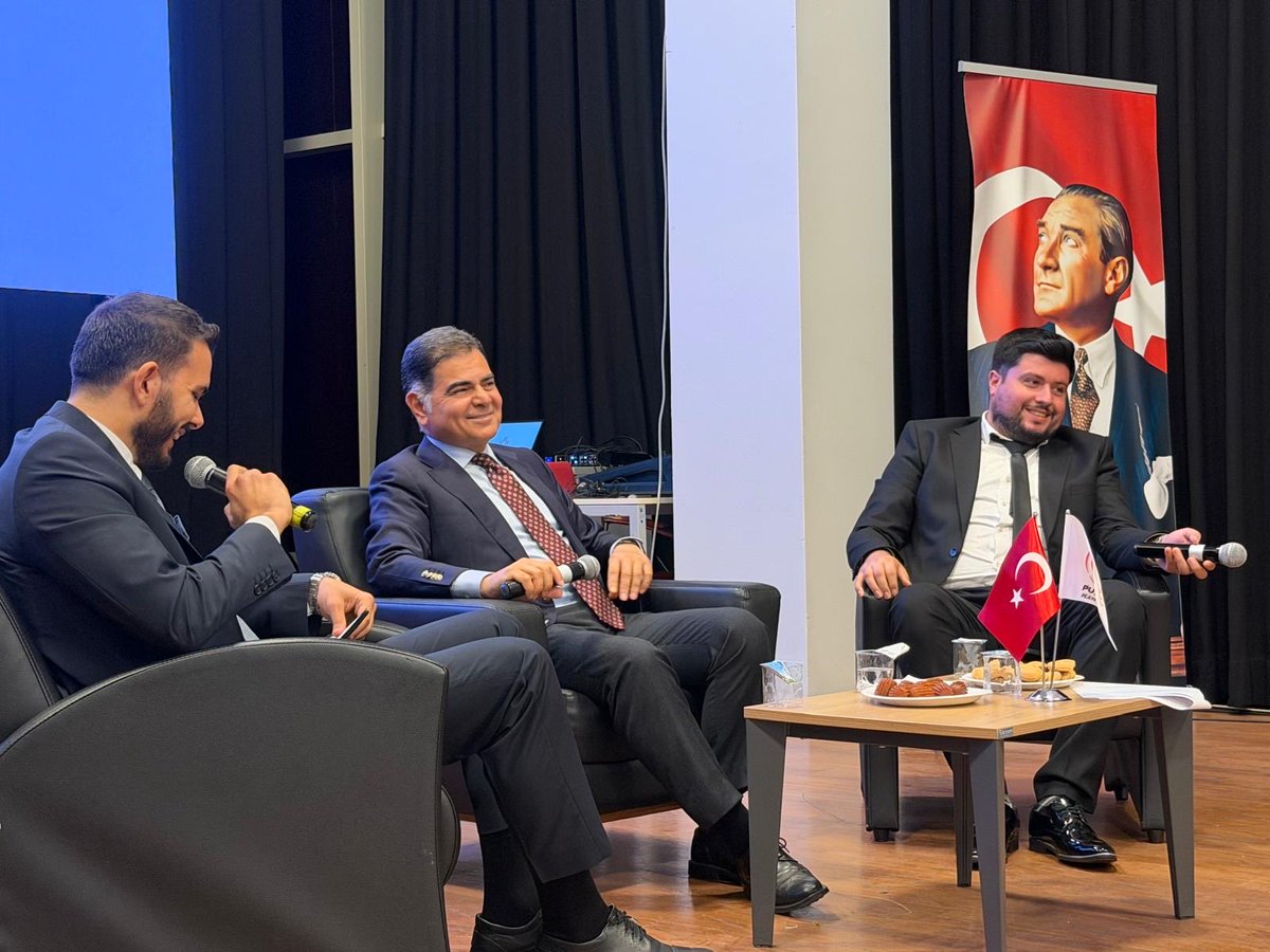NaciCinisli's tweet photo. Pusula Platformu’nun organize ettiği ‘’29 Ekim Cumhuriyet’in kuruluşu ve geçmişten günümüze siyaset’’ konulu panelde genç siyasetçi kardeşlerim ile bir araya geldik.

Davetleri için değerli Başkan @bahadiraliakin Bey’e, kıymetli yönetimine teşekkür ederim.

Ayrıca salonlarını tahsis ettiği ve bizzat katılarak bizlerle beraber oldukları için @sislibelediyesi Başkan Yardımcısı Şaban Demirel Bey’e de şükranlarımı sunarım.