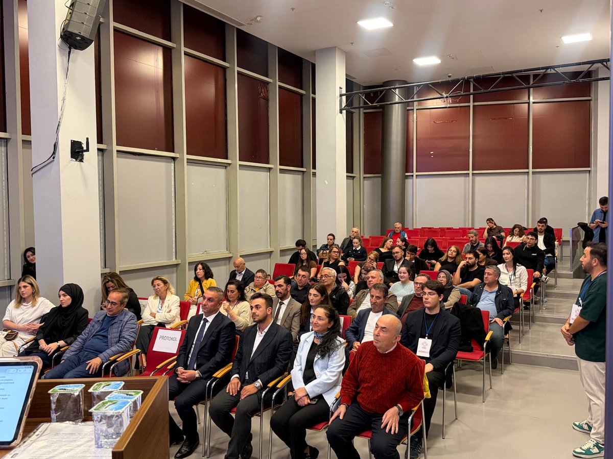 NaciCinisli's tweet photo. Pusula Platformu’nun organize ettiği ‘’29 Ekim Cumhuriyet’in kuruluşu ve geçmişten günümüze siyaset’’ konulu panelde genç siyasetçi kardeşlerim ile bir araya geldik.

Davetleri için değerli Başkan @bahadiraliakin Bey’e, kıymetli yönetimine teşekkür ederim.

Ayrıca salonlarını tahsis ettiği ve bizzat katılarak bizlerle beraber oldukları için @sislibelediyesi Başkan Yardımcısı Şaban Demirel Bey’e de şükranlarımı sunarım.