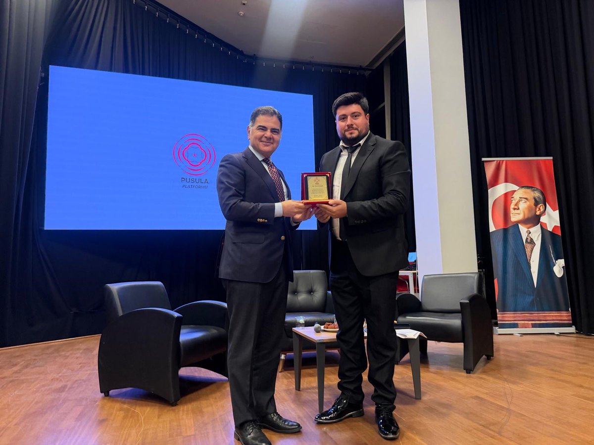 NaciCinisli's tweet photo. Pusula Platformu’nun organize ettiği ‘’29 Ekim Cumhuriyet’in kuruluşu ve geçmişten günümüze siyaset’’ konulu panelde genç siyasetçi kardeşlerim ile bir araya geldik.

Davetleri için değerli Başkan @bahadiraliakin Bey’e, kıymetli yönetimine teşekkür ederim.

Ayrıca salonlarını tahsis ettiği ve bizzat katılarak bizlerle beraber oldukları için @sislibelediyesi Başkan Yardımcısı Şaban Demirel Bey’e de şükranlarımı sunarım.