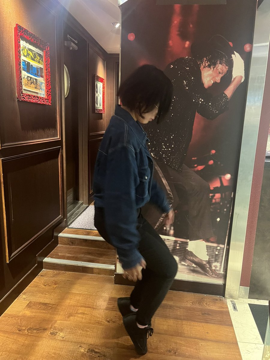 tea_pu_rin_MJ's tweet photo. 念願の上野HRCにマイケルファン友達と行けました🌙
1日中マイケルの聖地巡りをして1日中マイケルの話ができてとても幸せでした⭐️一緒に過ごしてくれてありがとう🙏🏻 https://t.co/Q0TupY0ATX
