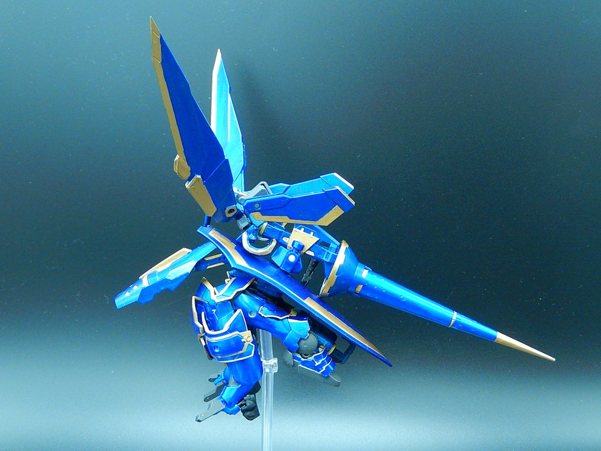 aoharu34's tweet photo. 二面ずつ。
武装で支援機を作るの大好きマンなので、形になってよかった。今回塗装に初めてメラミンスポンジを使ってみましたが、なかなかいいですね。 https://t.co/xHU2VwTONi