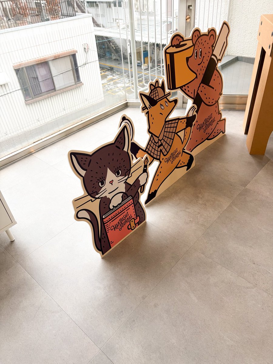 kyukinote's tweet photo. オビワンさんの展示会で「HAKU-TION」さんまで行ってきました🐻

あんなにいろんなもの見せてくださると思ってなかったので感動…全部欲しくて困りました…
何もかも箔にまみれてキラキラで最高
本当に行ってよかったです

#箔押しジャーナル https://t.co/IdJnyUCs6h