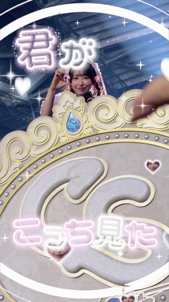 A screenshot of a social media post featuring a woman in a frilly headpiece, overlaid with Japanese text and digital sparkle effects.