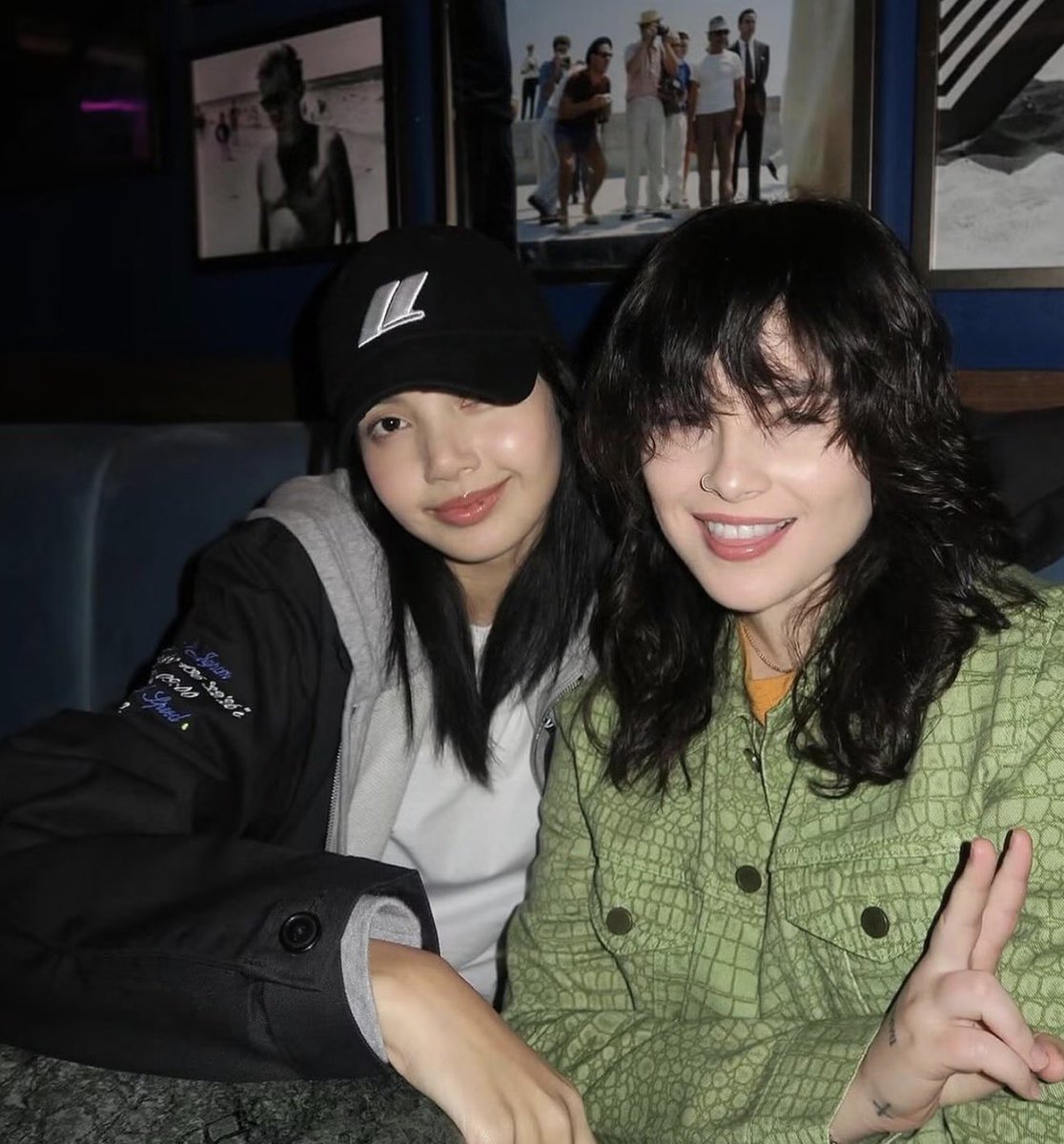 TeamLISAfr's tweet photo. Destiny Rogers a été voir le pop-up store de @wearelloud x Von Dutch 💛

LLOUD X VON DUTCH HOLLYWOOD 
#LISAxVonDutch 
#LLOUDxVonDutch 

#LISA #LLOUD @wearelloud https://t.co/UKztkUWVYh