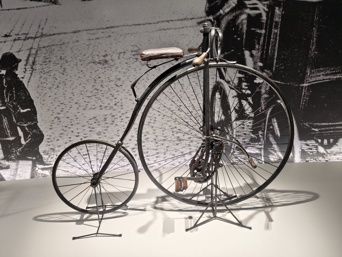 sa0jt's tweet photo. シマノ自転車博物館

今の目線からではふざけた構造に見える自転車も、当時での合理性と真摯さの上に成り立っていると思い知らされ襟を正された。
それはそれとして、ふざけた自転車！となった自転車はだいたいイギリス製 https://t.co/qMbdIsdT3a
